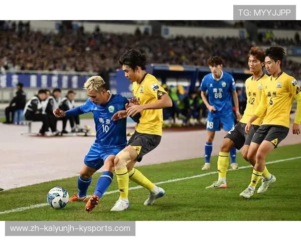 足球九号半球员在2024年欧洲杯中的战术表现有哪些突出亮点